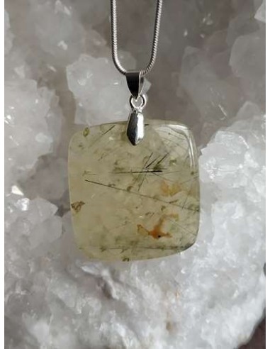 pendentif original carré avec bélière acier en Prénithe à inclusion d'épidote