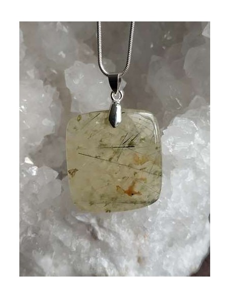 pendentif original carré avec bélière acier en Prénithe à inclusion d'épidote