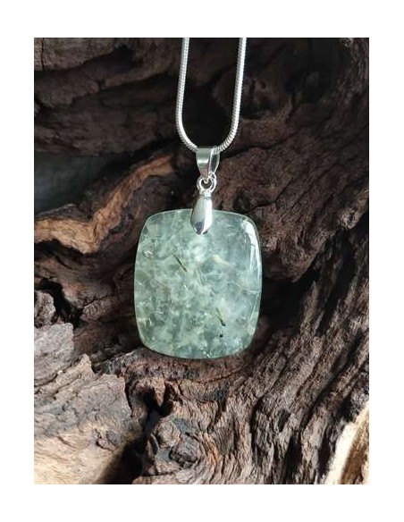 Pendentif en Préhnite à inclusions d'épidote