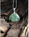 Pendentif en Préhnite à inclusions d'épidote