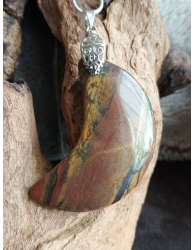 Pendentif oeil de fer en forme de lune par La Bijouterie Minérale