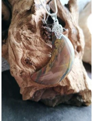 Pendentif oeil de fer en forme de lune par La Bijouterie Minérale