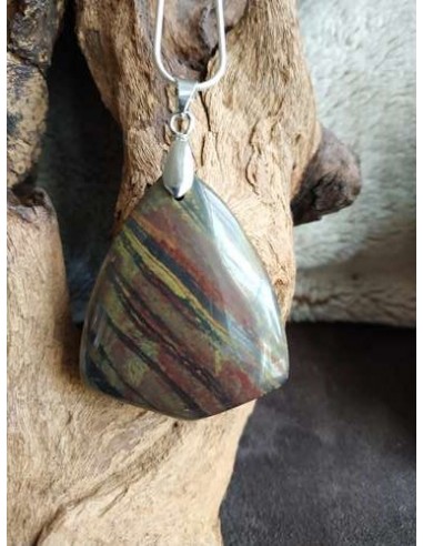 Pendentif oeil de fer triangulaire par La Bijouterie Minérale