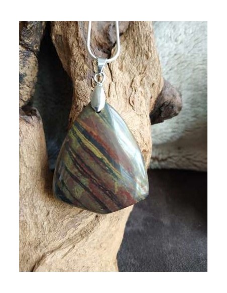 Pendentif oeil de fer triangulaire par La Bijouterie Minérale