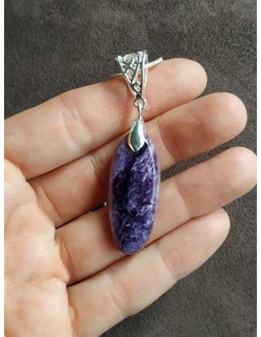 Pendentif en charoïte forme ovale allongée de La Bijouterie Minerale