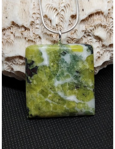 Pendentif Lizardite-Serpentine Norvégienne par La Bijouterie Minérale