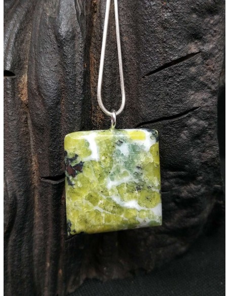Pendentif Lizardite-Serpentine Norvégienne par La Bijouterie Minérale