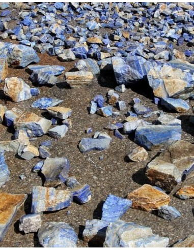 morceaux de lapis-lazuli trié