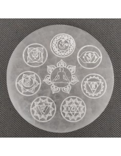 Plateau en sélénite massive avec les 7 chakras diamètre 10 cm par La Bijouterie Minérale