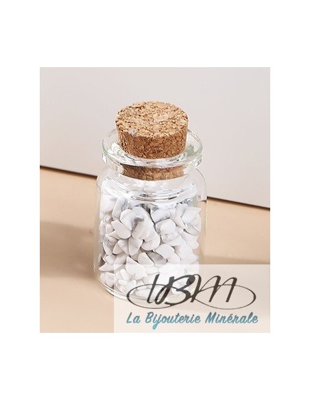 Bouteille de chips de pierres roulées d'howlite par La Bijouterie Minérale