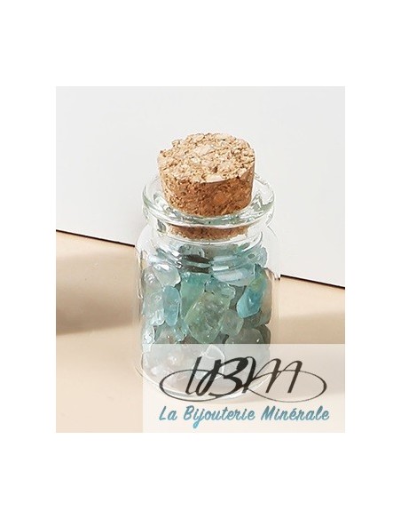 Bouteille de chips de pierres roulées d'Apatite par La Bijouterie Minérale