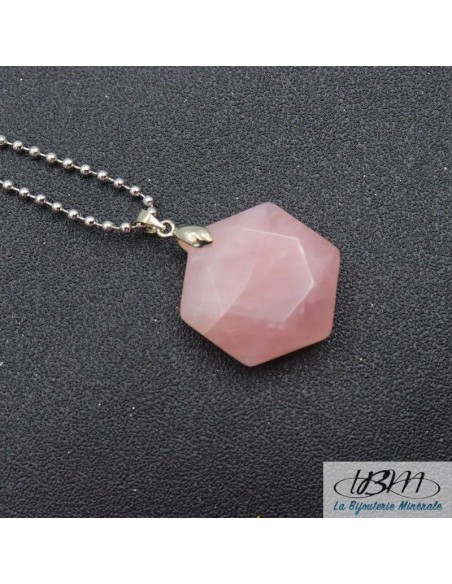 pendentif hexagonal de La Bijouterie Minérale en quartz rose