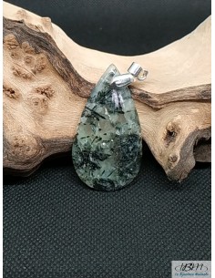 Pendentif en Préhnite forme goutte d'eau de 26*47 mm
Bélière en métal argentée par La Bijouterie Minérale
Pièce unique 2