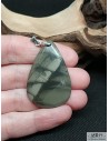 Pendentif en agate Samsonite naturelle forme triangulaire de La Bijouterie Minérale