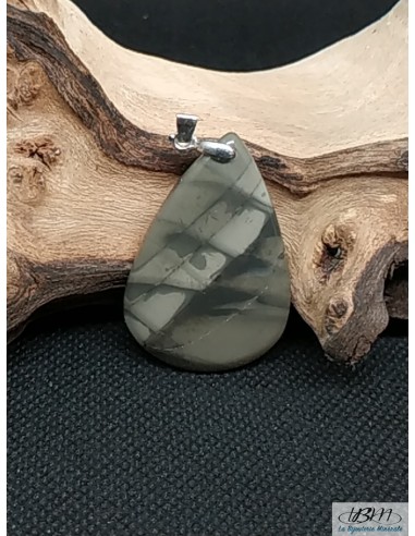 Pendentif en agate Samsonite naturelle forme triangulaire de La Bijouterie Minérale