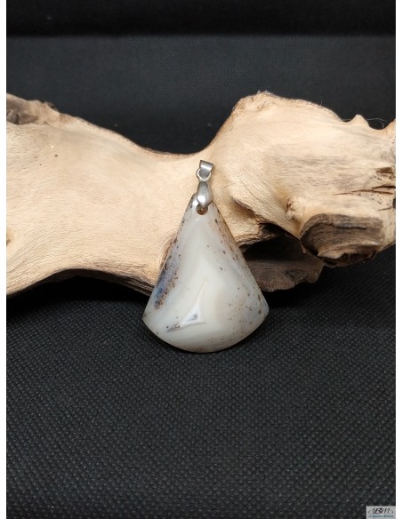Pendentif en agate naturelle forme ovale par La Bijouterie Minérale