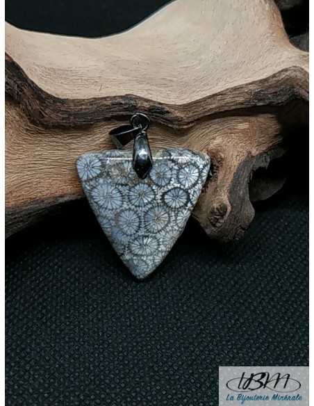 Pendentif en Corail fossile gris de 28.3 * 29.5 mm par la bijouterie minérale