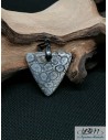 Pendentif en Corail fossile gris de 28.3 * 29.5 mm par la bijouterie minérale