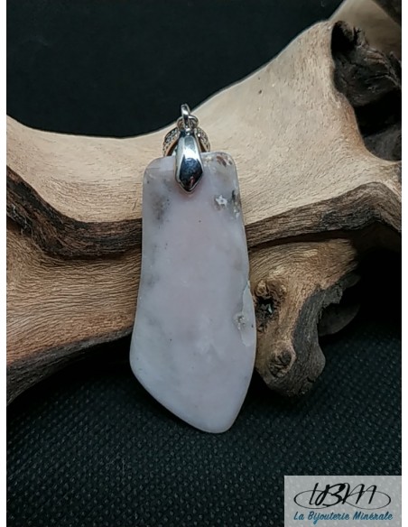 Pendentif en Opale rose des Andes forme de 51,2*22,7mm de La Bijouterie Minérale