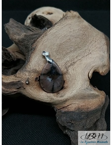 Pendentif en Chyastolite (andalousite) de 26,1*18 mm forme goutte d'eau par La Bijouterie Minerale