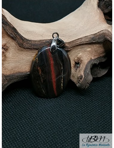 Pendentif en Oeil de fer de 35*23 mm de forme ovale par La Bijouterie Minerale