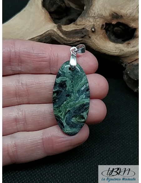 Pendentif jaspe Kambaba de 35,4*17,6 mm de forme ovale allongée de La Bijouterie Minerale