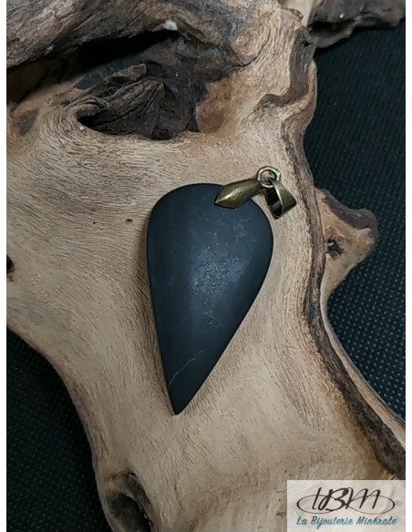 Pendentif en Shungite de 39.9*22.4 mm de forme goutte d'eau inversée de La Bijouterie Minerale