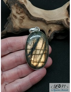 Pendentif en Labradorite de 44.6*28.1 mm de forme ovale cerclée métal