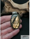 Pendentif en Labradorite de 44.6*28.1 mm de forme ovale cerclée métal