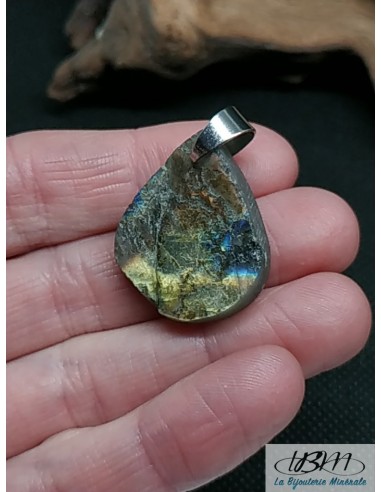 Pendentif en Labradorite de 26,1*21,7 mm de finition druze de La Bijouterie Minerale