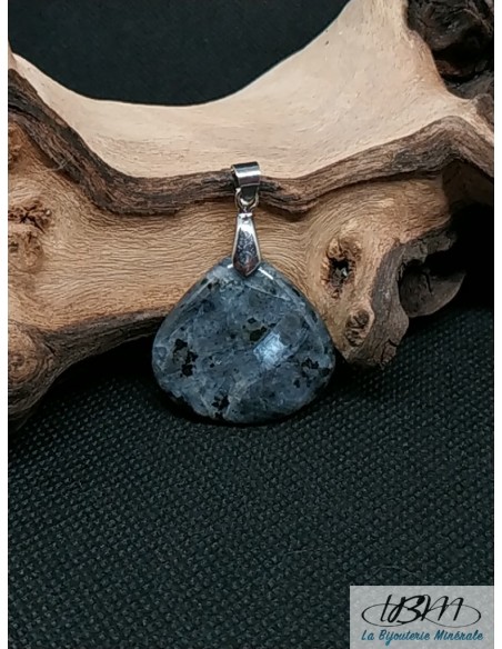 Pendentif en Larvikite de 27.6*28.9mm en forme de poire par La Bijouterie Minerale