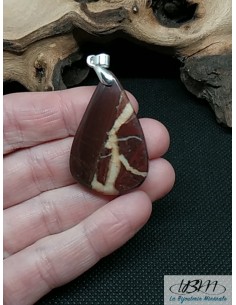 Pendentif en Jaspe noix de coco de 37.9* 24.6 mm forme goutte d'eau par La Bijouterie Minerale