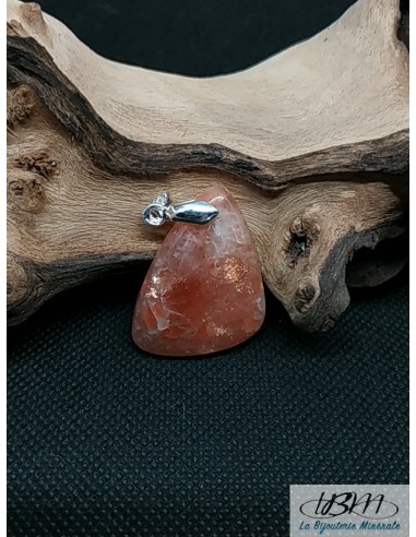 Pendentif en Sunstone (Héliolite ou Pierre de soleil) de 34.1* 26.1mm de forme triangulaire de La Bijouterie Minerale