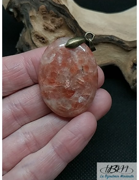 Pendentif en Sunstone (Héliolite ou Pierre de soleil) de 34.8 * 26.1 mm de forme ovale de La Bijouterie Minerale