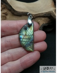 Pendentif en Labradorite de 31.4*16.3 mm gravée de La Bijouterie Minérale