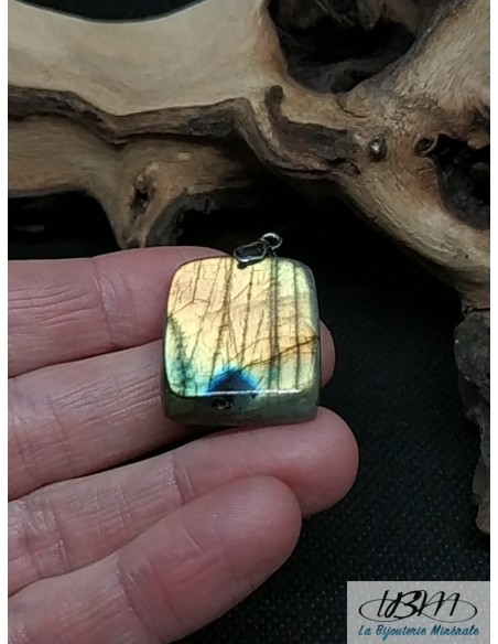 Pendentif en Labradorite de 27.2 * 21.2 mm forme rectangle par La Bijouterie Minerale