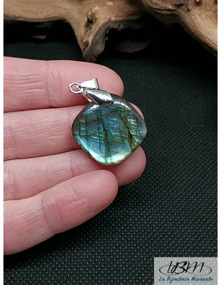 Pendentif en Labradorite de 21.3 * 21.9 mm de La Bijouterie Minerale