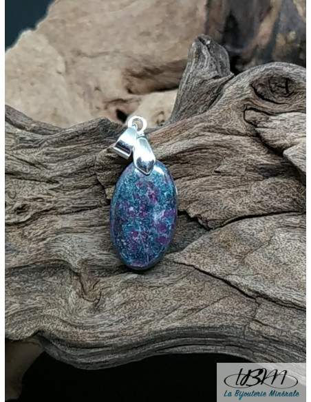 Pendentif en Cyanite-Rubis de 24.2 * 14.6 mm de forme ovale de La Bijouterie Minerale