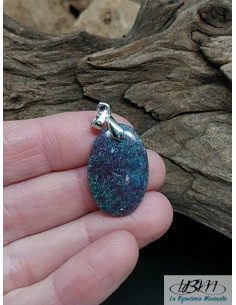 Pendentif en Cyanite-Rubis de 23.6 * 15.5 mm de forme ovale de La Bijouterie Minerale