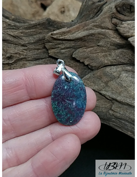 Pendentif en Cyanite-Rubis de 23.6 * 15.5 mm de forme ovale de La Bijouterie Minerale