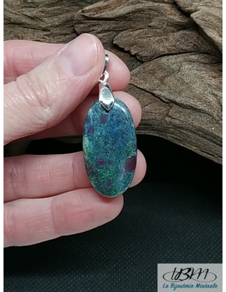 Pendentif en Cyanite-Rubis de 30.6 * 16.6 mm de forme ovale de La Bijouterie Minerale