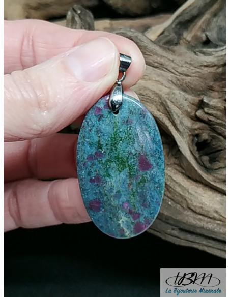 Pendentif en Cyanite-Rubis de 40 * 23.4 mm de forme ovale de La Bijouterie Minérale