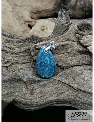 Pendentif en Cyanite-Rubis de 24 * 15.1 mm de forme goutte d'eau par La Bijouterie Minérale