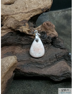 Pendentif en Scolécite de 15.4 *21.6 mm de forme triangulaire de La Bijouterie Minerale 2