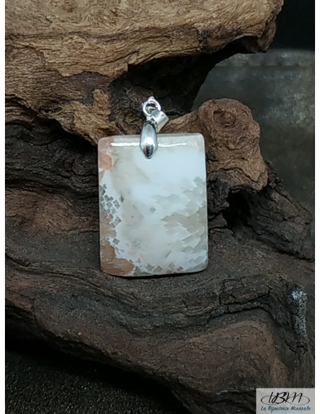 Pendentif en Scolécite de 21.5 * 28.1 mm de forme rectangulaire de La Bijouterie Minerale