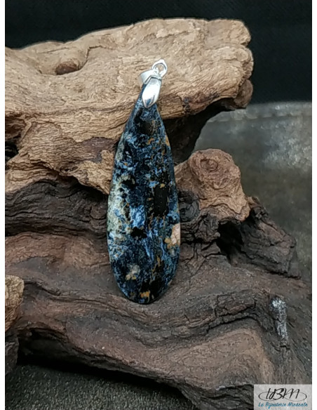 Pendentif en Pietersite de 52.5 * 17.7 mm en forme de goutte d'eau de La  Bijouterie Minérale