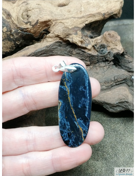 Pendentif en Pietersite de 47.2 * 18.4 mm en forme ovale par La Bijouterie Minérale