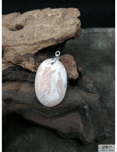 Pendentif en Scolécite de 37.1 * 24.5 mm de forme ovale par La Bijouterie Minerale