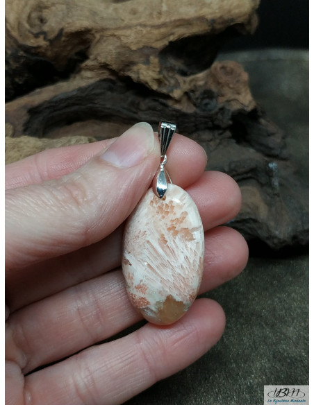 Pendentif en Scolécite de 33.5 * 20 mm de forme ovale de La Bijouterie Minerale