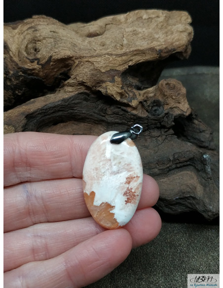 Pendentif en Scolécite de 32.1 * 19.9 mm de forme ovale de La Bijouterie Minérale